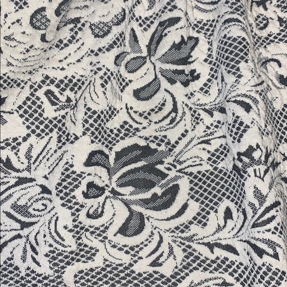 Classy Print Strapless Fitted Top - Picture 2 of 9